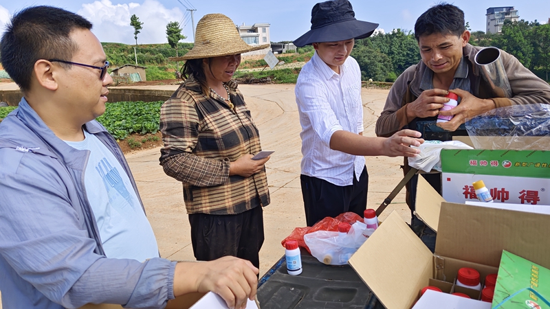 石原金牛為云南種植戶送技術(shù)、送優(yōu)惠